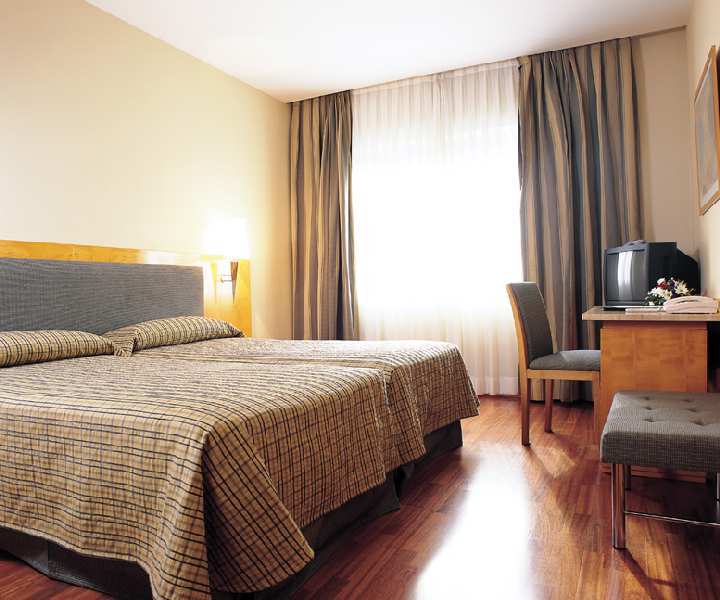 NH Madrid Ventas Hotel Habitación foto